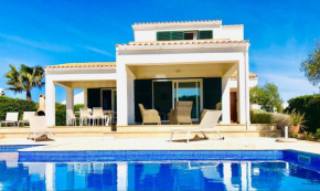 Large Villa With Private Pool, Garden And Sea View